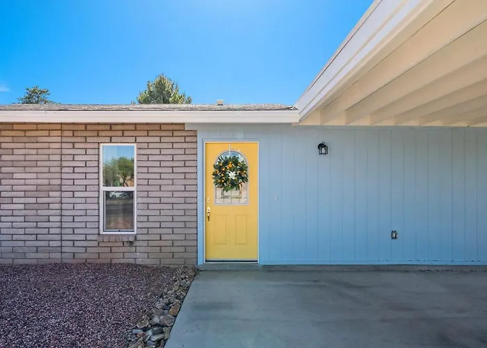 L New L Fully Remodeled 3br 2bth L 1 Min To Veterans Memorial Park Holiday home *