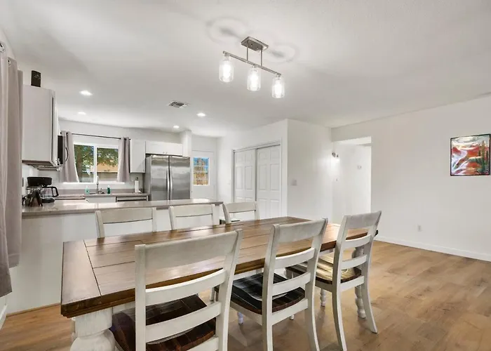 Holiday home L New L Fully Remodeled 3br 2bth L 1 Min To Veterans Memorial Park Sierra Vista