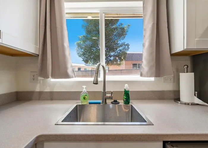 Holiday home L New L Fully Remodeled 3br 2bth L 1 Min To Veterans Memorial Park *