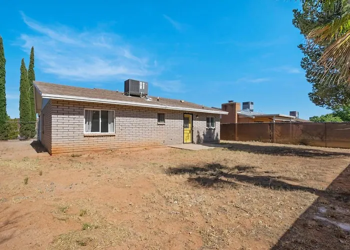 L New L Fully Remodeled 3br 2bth L 1 Min To Veterans Memorial Park Holiday home
